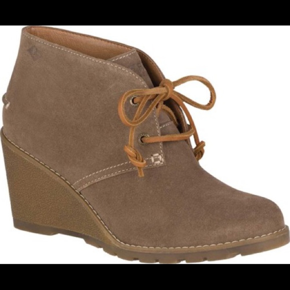SUEDE SPERRY WEDGES